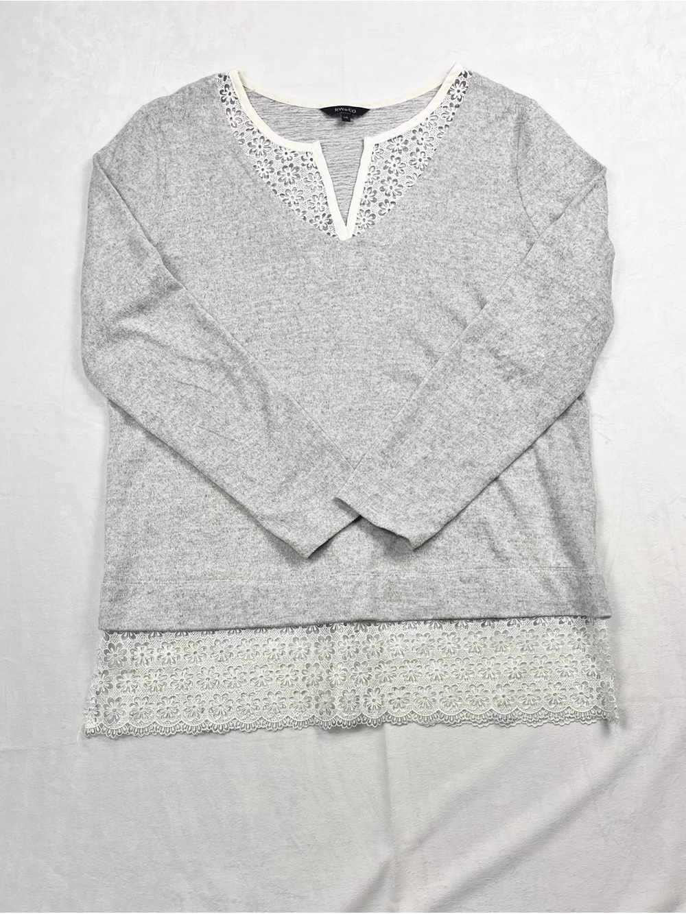 RW&CO Grey Long Sleeve Top Floral Lace Split Neck Layered Hem Size Large